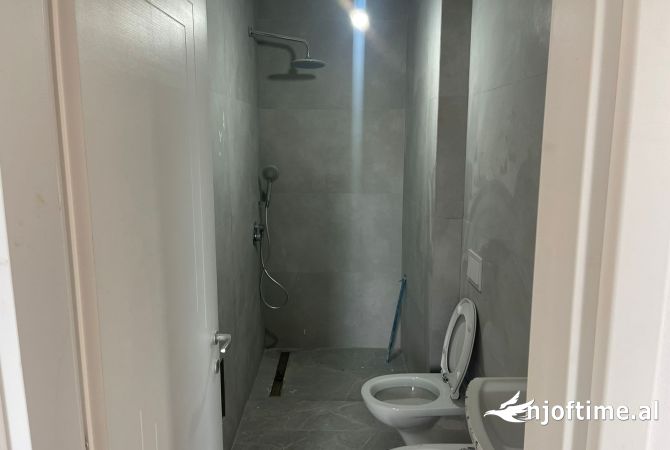 JEPET ME QIRA AMBIENT TEPER I FAVORSHEM PER ZYRE TE RRUGA E KAVAJES