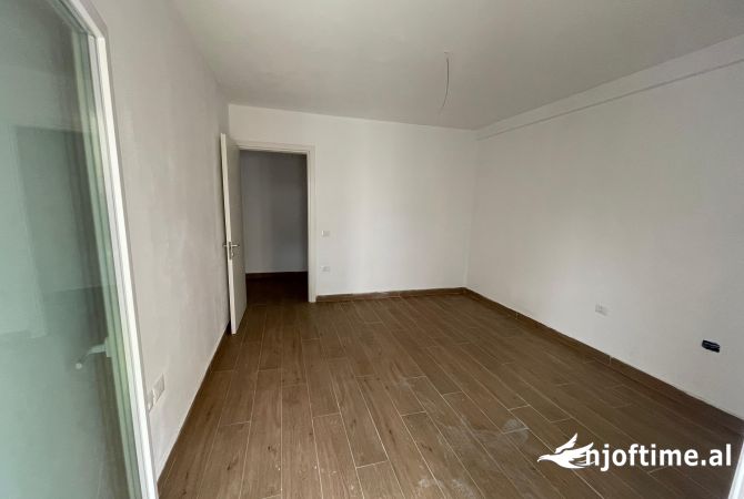 Shtepi ne shitje Apartament ne Tirane, 1+1, Mobilimi Bosh, pa mobiluar, Pagesa 119,375  Euro.