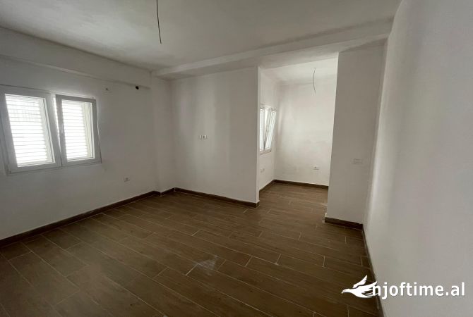 Shtepi ne shitje Apartament ne Tirane, 1+1, Mobilimi Bosh, pa mobiluar, Pagesa 119,375  Euro.