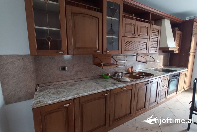 Shtepi me qera 3+1 ne Tirane - 40,001 Leke