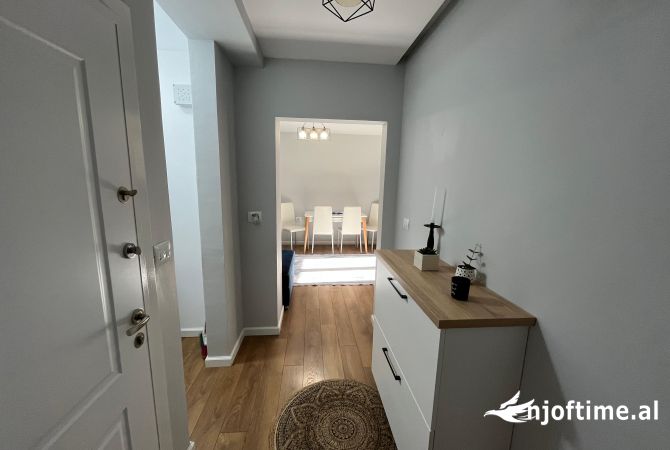 Shtepi me qera Apartament ne Tirane, 1+1, Mobilimi E mobiluar, Pagesa 650  Euro.