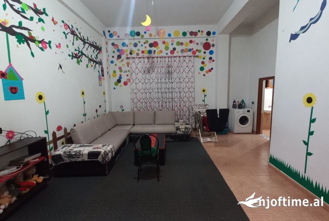 Ambient biznesi me qera 5+1 ne Tirane - 80,001 Leke