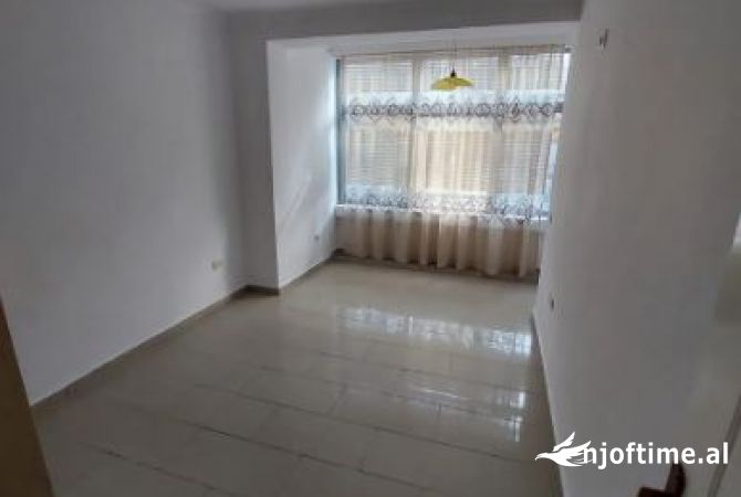 Shtepi ne shitje Apartament ne Tirane, 2+1, Mobilimi E mobiluar, Pagesa 188,000  Euro.
