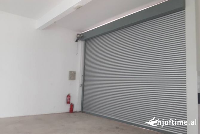 Truall ose Toke  ne Tirane - 28,001 Euro