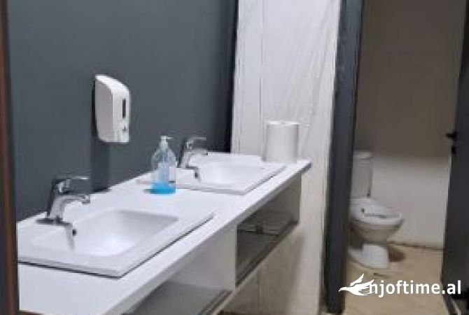 Ambient biznesi me qera 3+1 ne Tirane - 2,501 Euro