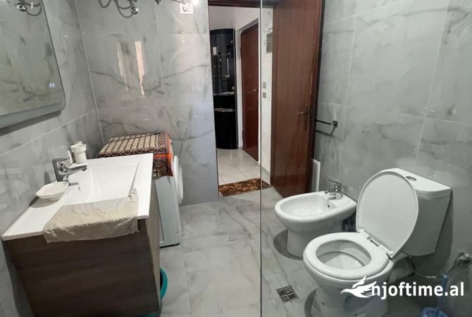 Shtepi me qera Apartament ne Tirane, 2+1, Mobilimi E mobiluar, Pagesa 451  Euro.
