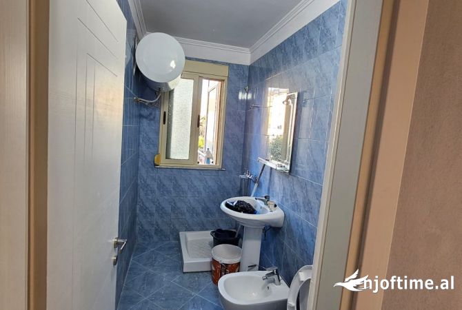 Shtepi ne shitje Apartament ne Tirane, 2+1, Mobilimi Bosh, pa mobiluar, Pagesa 145,001  Euro.