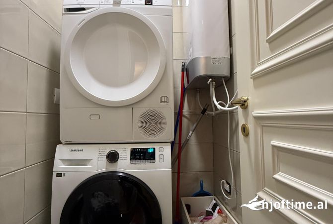 Shtepi ne shitje Apartament ne Tirane, 3+1, Mobilimi E mobiluar, Pagesa 395,001  Euro.