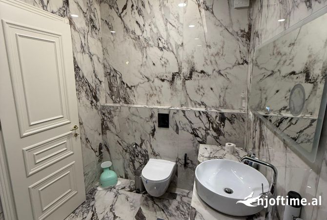 Shtepi ne shitje Apartament ne Tirane, 3+1, Mobilimi E mobiluar, Pagesa 395,001  Euro.