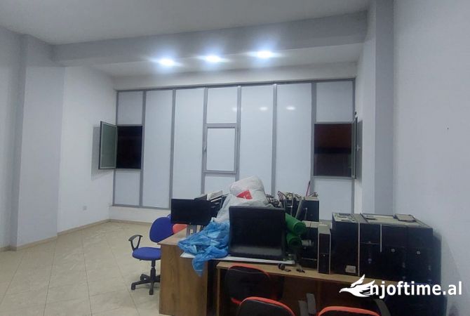 Ambient biznesi me qera 1+1 ne Tirane - 60,001 Leke