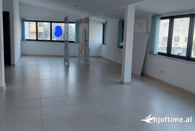 Ambient biznesi me qera 3+1 ne Tirane - 1,001 Euro