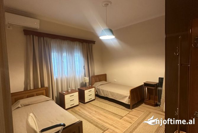 Shtepi me qera Shtepi Private ne Tirane, 2+1, Mobilimi E mobiluar, Pagesa 601  Euro.