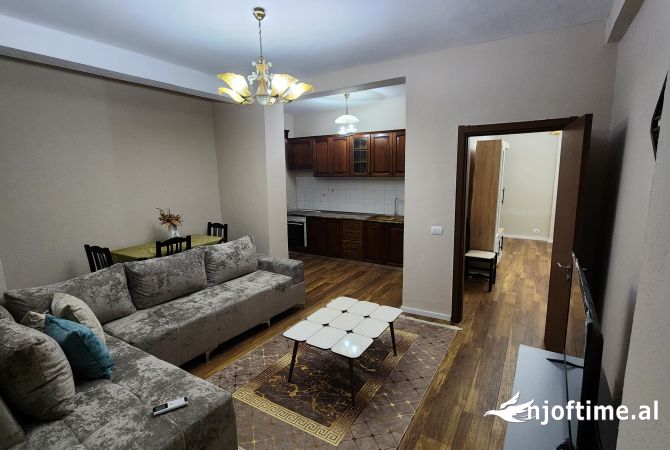 Shtepi me qera 2+1 ne Tirane - 701 Euro