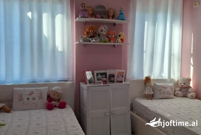 Shtepi ne shitje Apartament ne Tirane, 3+1, Mobilimi E mobiluar, Pagesa 187,001  Euro.