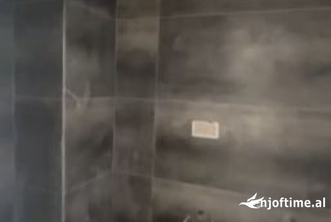 Shtepi ne shitje Apartament ne Tirane, 2+1, Mobilimi Bosh, pa mobiluar, Pagesa 184,001  Euro.