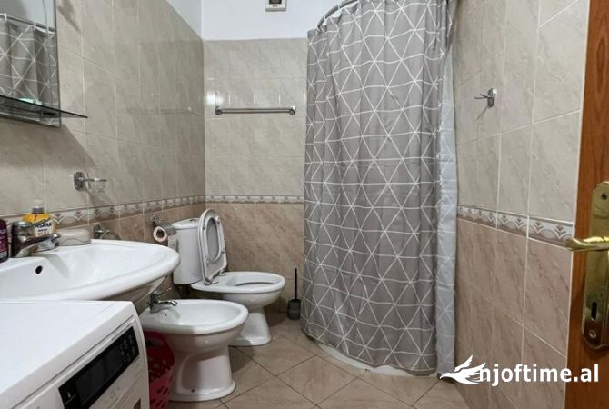 Shtepi ne shitje Apartament ne Tirane, 1+1, Mobilimi E mobiluar, Pagesa 155,001  Euro.