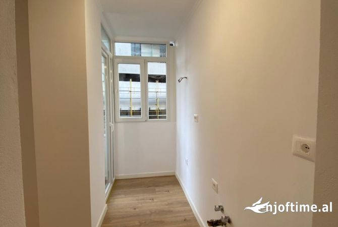 Shtepi ne shitje Apartament ne Tirane, 2+1, Mobilimi Bosh, pa mobiluar, Pagesa 185,001  Euro.