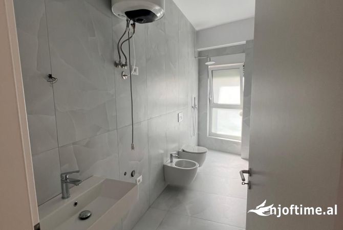 Shtepi ne shitje Apartament ne Tirane, 3+1, Mobilimi Bosh, pa mobiluar, Pagesa 167,999  Euro.