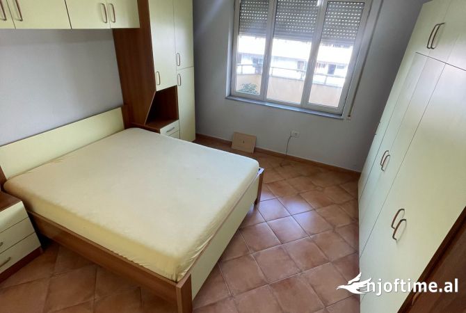 Shtepi ne shitje Apartament ne Tirane, 3+1, Mobilimi E mobiluar, Pagesa 310,011  Euro.