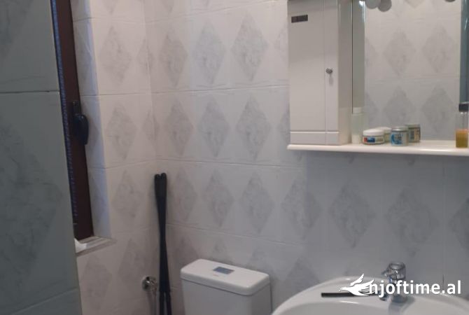 Shtepi me qera 2+1 ne Tirane - 50,001 Leke