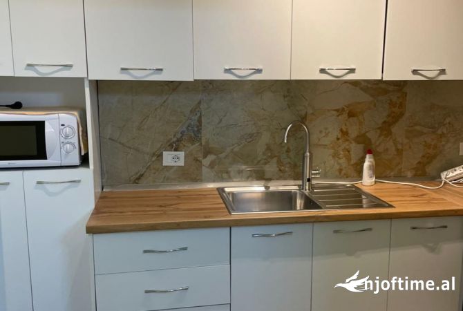 Shtepi ne shitje Apartament ne Tirane, 1+1, Mobilimi E mobiluar, Pagesa 54,999  Euro.