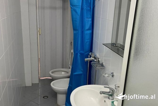 Shtepi ne shitje Apartament ne Tirane, 1+1, Mobilimi E mobiluar, Pagesa 54,999  Euro.