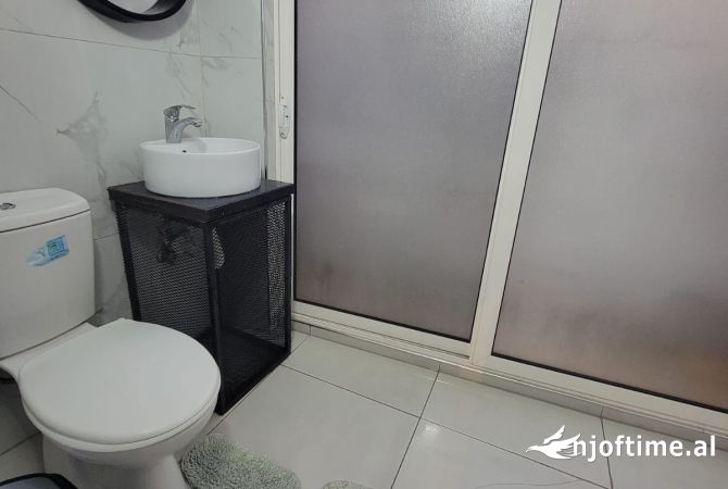 Shtepi me qera Apartament ne Tirane, Garsoniere, Mobilimi E mobiluar, Pagesa 351  Euro.