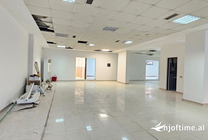 Ambient biznesi me qera 3+1 ne Tirane - 320,001 Leke