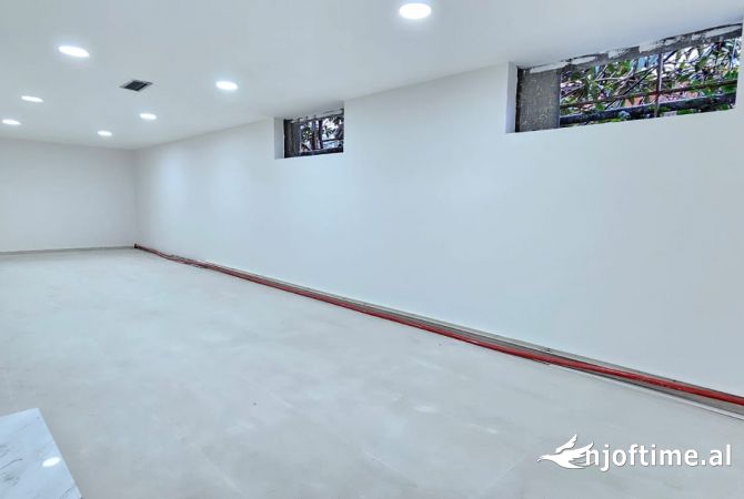 Ambient biznesi me qera 3+1 ne Tirane - 320,001 Leke
