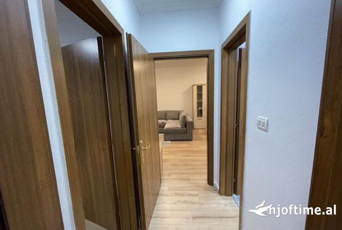 Shtepi ne shitje Apartament ne Tirane, 2+1, Mobilimi E mobiluar, Pagesa 419,999  Euro.