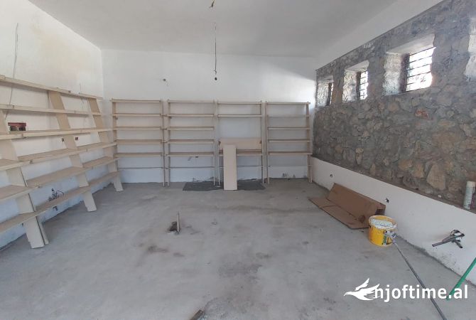 Ambient biznesi me qera 4+1 ne Tirane - 30,001 Leke