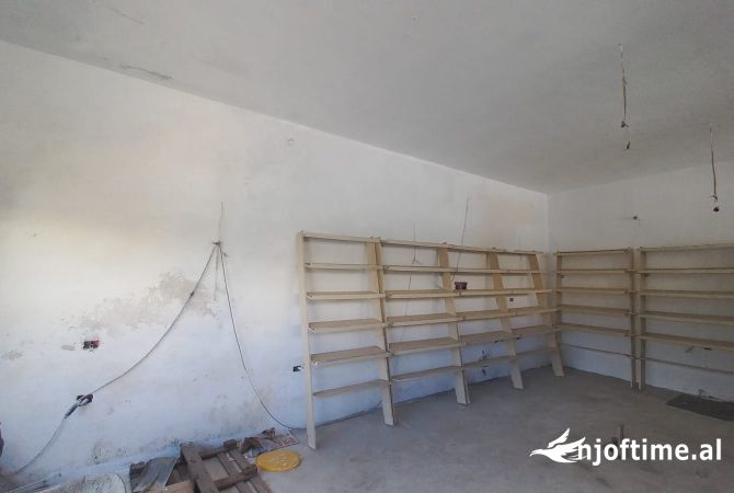 Ambient biznesi me qera 4+1 ne Tirane - 30,001 Leke