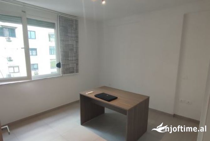 Ambient biznesi me qera 3+1 ne Tirane - 701 Euro