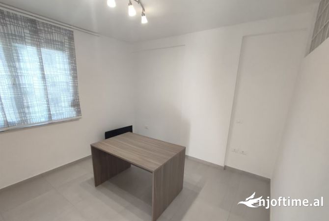 Ambient biznesi me qera 3+1 ne Tirane - 701 Euro