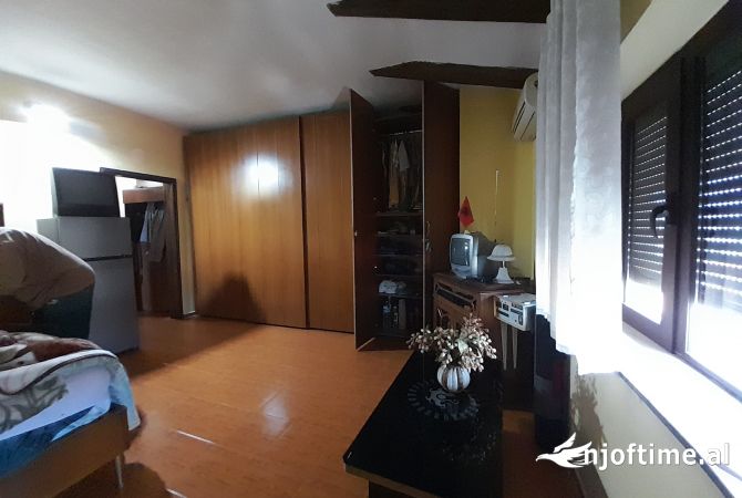 Shtepi ne shitje Apartament ne Tirane, 3+1, Mobilimi E mobiluar, Pagesa 155,001  Euro.