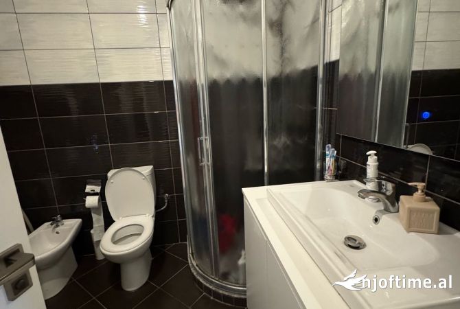 Shtepi ne shitje Apartament ne Tirane, 2+1, Mobilimi E mobiluar, Pagesa 140,001  Euro.