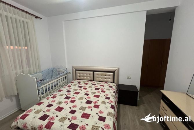 Shtepi me qera Apartament ne Tirane, 3+1, Mobilimi E mobiluar, Pagesa 601  Euro.