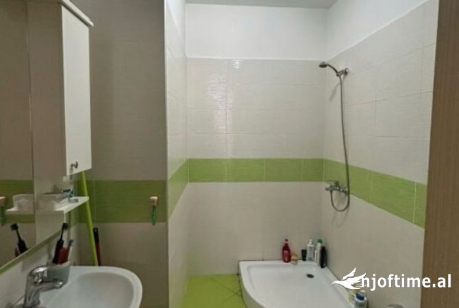 Shtepi me qera Apartament ne Tirane, 1+1, Mobilimi E mobiluar, Pagesa 551  Euro.