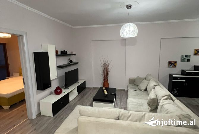 Shtepi me qera Apartament ne Tirane, 2+1, Mobilimi E mobiluar, Pagesa 601  Euro.