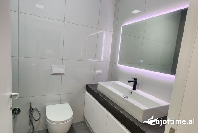 Shtepi me qera Apartament ne Tirane, 2+1, Mobilimi E mobiluar, Pagesa 901  Euro.