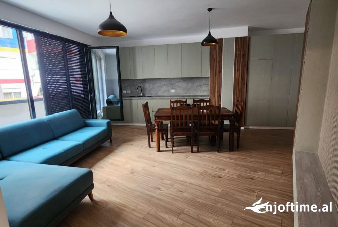 Shtepi me qera Apartament ne Tirane, 2+1, Mobilimi E mobiluar, Pagesa 901  Euro.