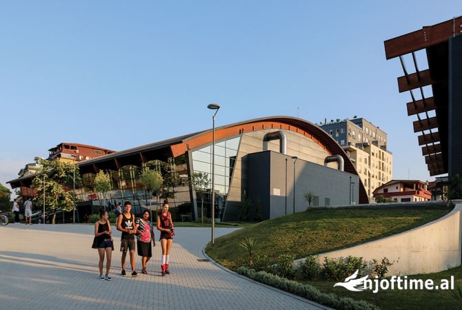 Ambient biznesi me qera 3+1 ne Tirane - 599 Euro