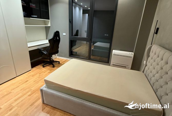 Shtepi me qera Apartament ne Tirane, 3+1, Mobilimi E mobiluar, Pagesa 2,001  Euro.