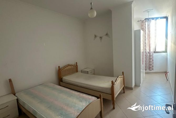 Shtepi ne shitje Apartament ne Tirane, 2+1, Mobilimi E mobiluar, Pagesa 150,001  Euro.
