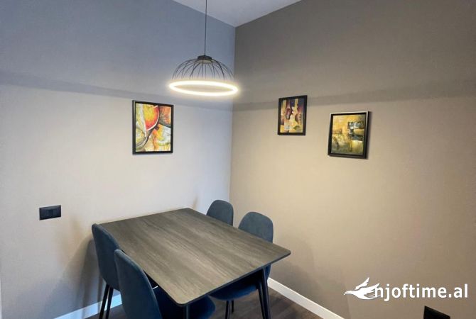 Shtepi me qera Apartament ne Tirane, 1+1, Mobilimi E mobiluar, Pagesa 601  Euro.