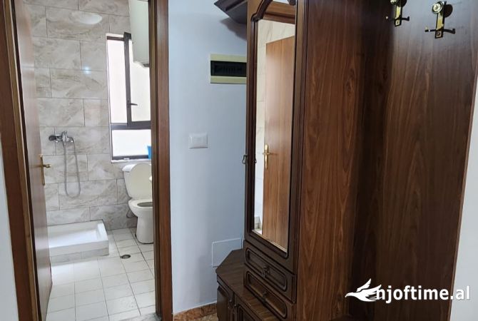 Shtepi me qera Apartament ne Tirane, 2+1, Mobilimi E mobiluar, Pagesa 501  Euro.