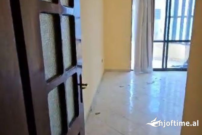 Ambient biznesi me qera 3+1 ne Tirane - 1,151 Euro