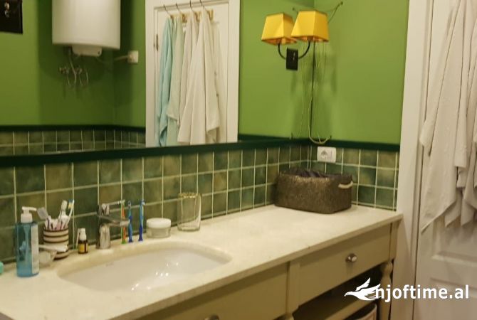 Shtepi me qera Apartament ne Tirane, 3+1, Mobilimi E mobiluar, Pagesa 1,101  Euro.