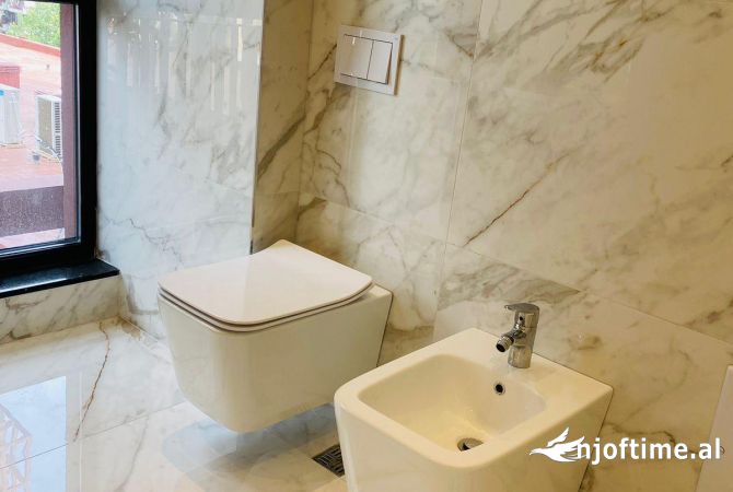 Ambient biznesi me qera 3+1 ne Tirane - 1,501 Euro
