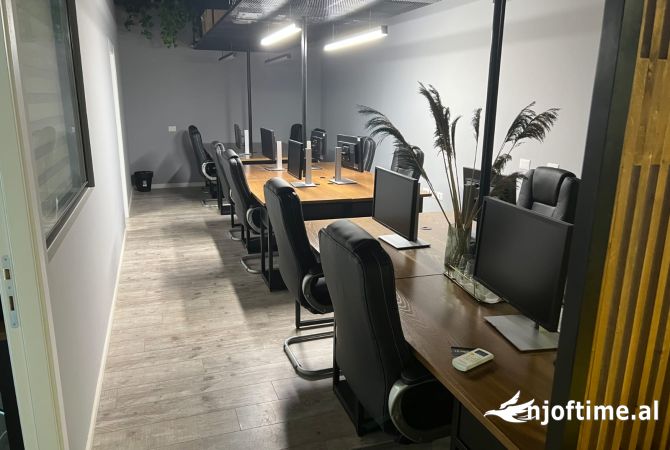 Ambient biznesi me qera 3+1 ne Tirane - 1,701 Euro